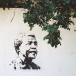 نيلسون مانديلا رحلة من الزنزانة إلى الزعامة